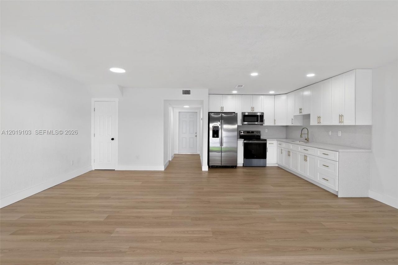 7090 W 2nd Ct, Unit 7090, Hialeah, FL 33014 Photo