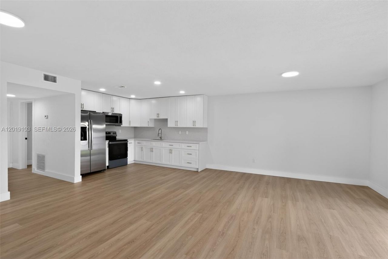 7090 W 2nd Ct, Unit 7090, Hialeah, FL 33014 Photo