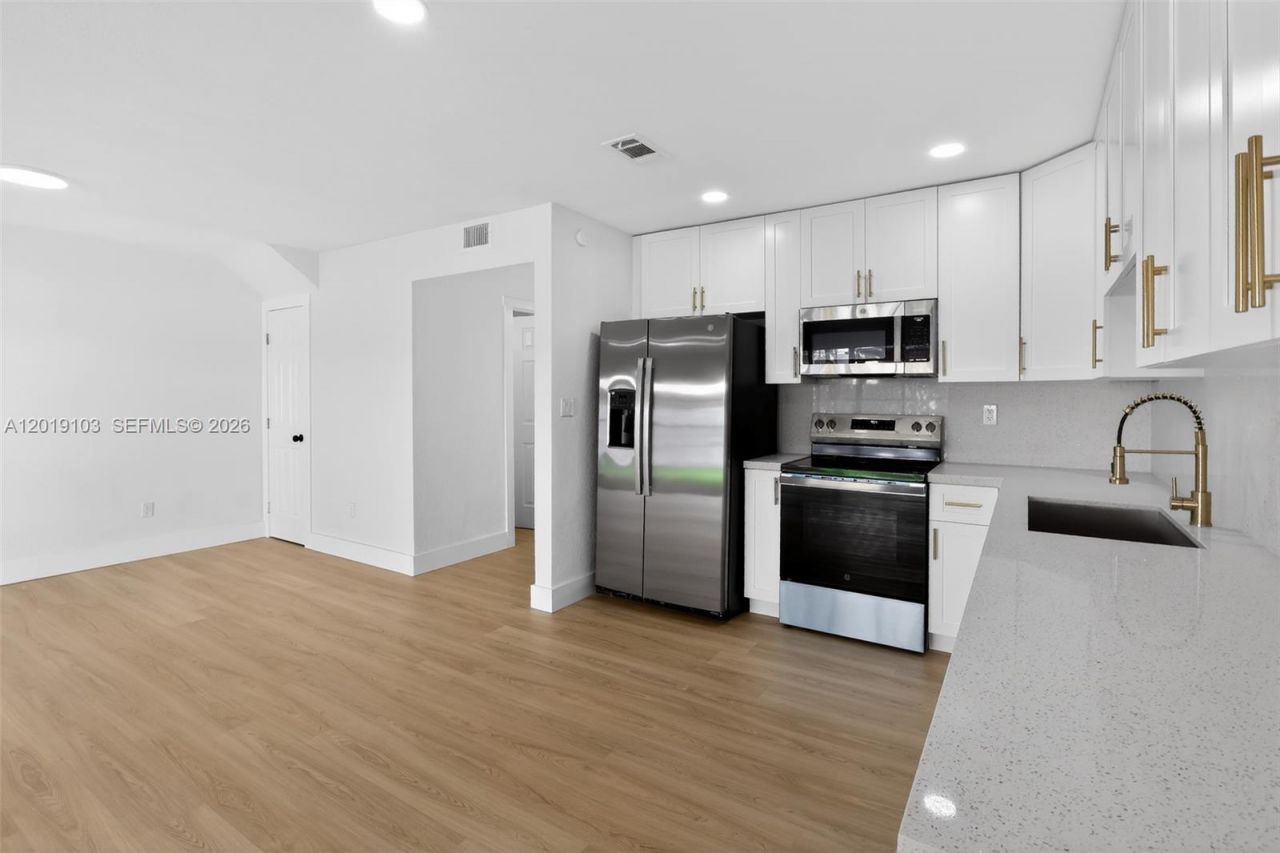 7090 W 2nd Ct, Unit 7090, Hialeah, FL 33014 Photo