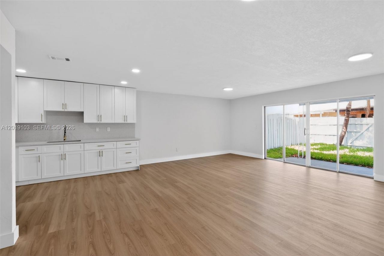 7090 W 2nd Ct, Unit 7090, Hialeah, FL 33014 Photo