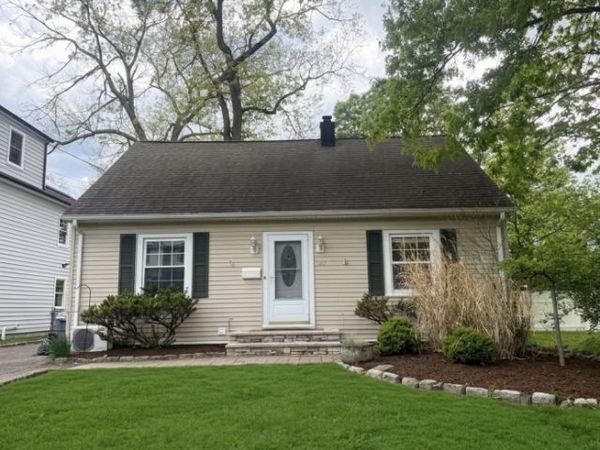 37 Lee Rd, Livingston, NJ 07039