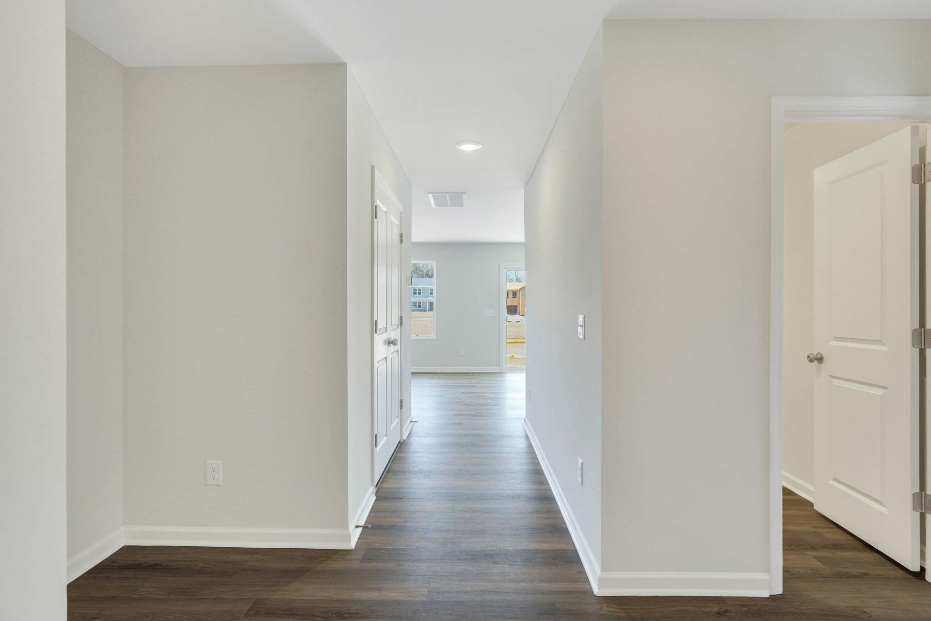 7044 Windham Way Photo 11