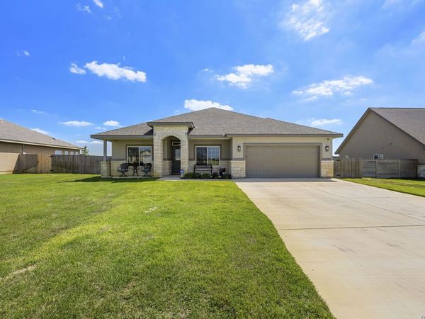 213 COLONIAL LN, La Vernia, TX 78121