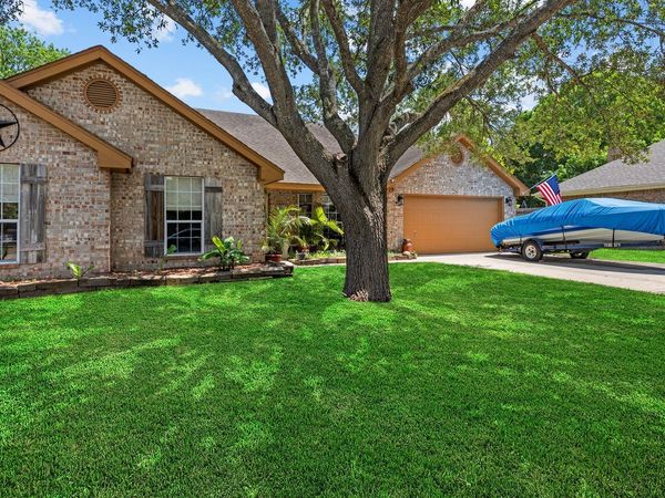 909 QUEENS DR, New Braunfels, TX 78130
