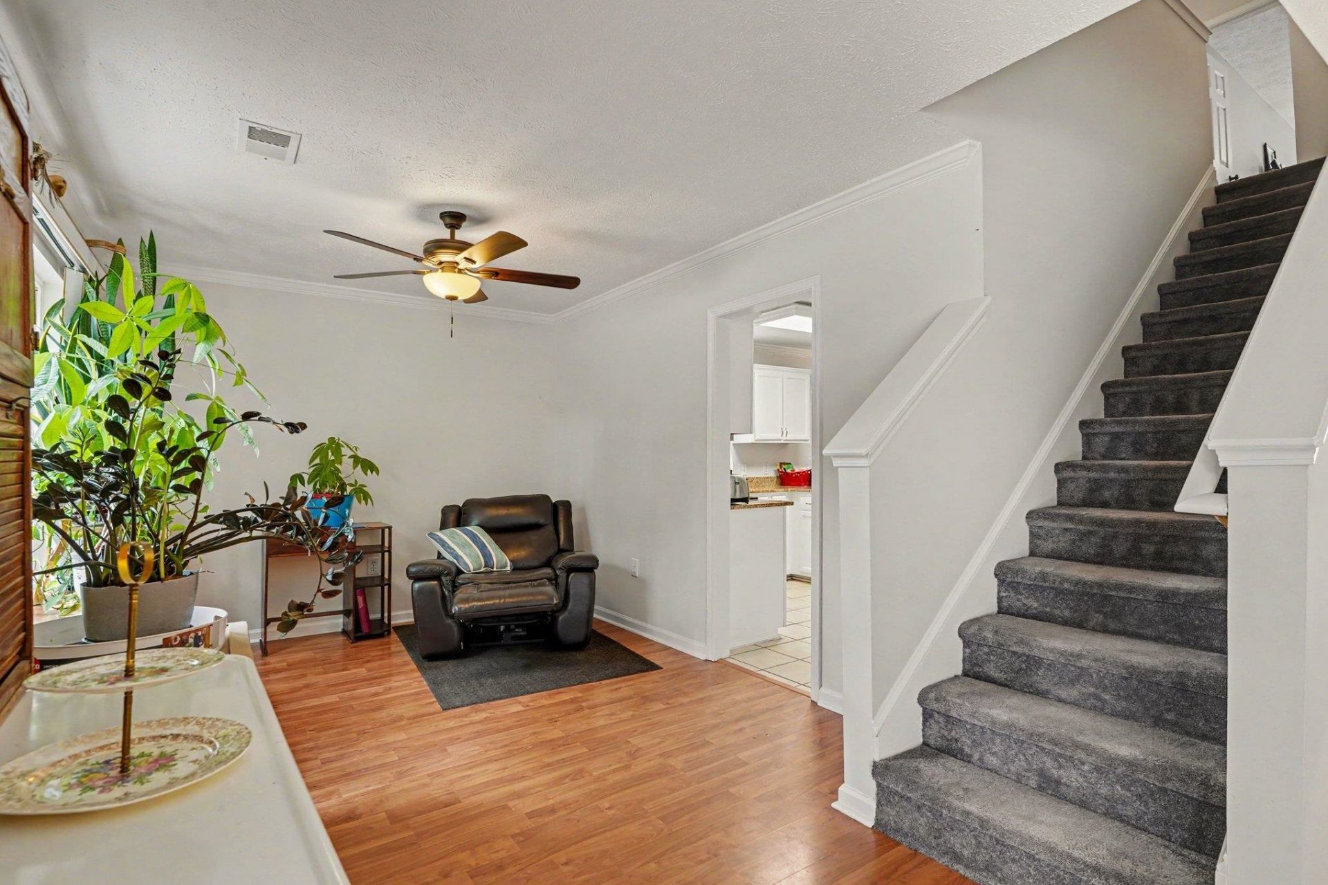 2033 Chadbury Ln.  Photo 10