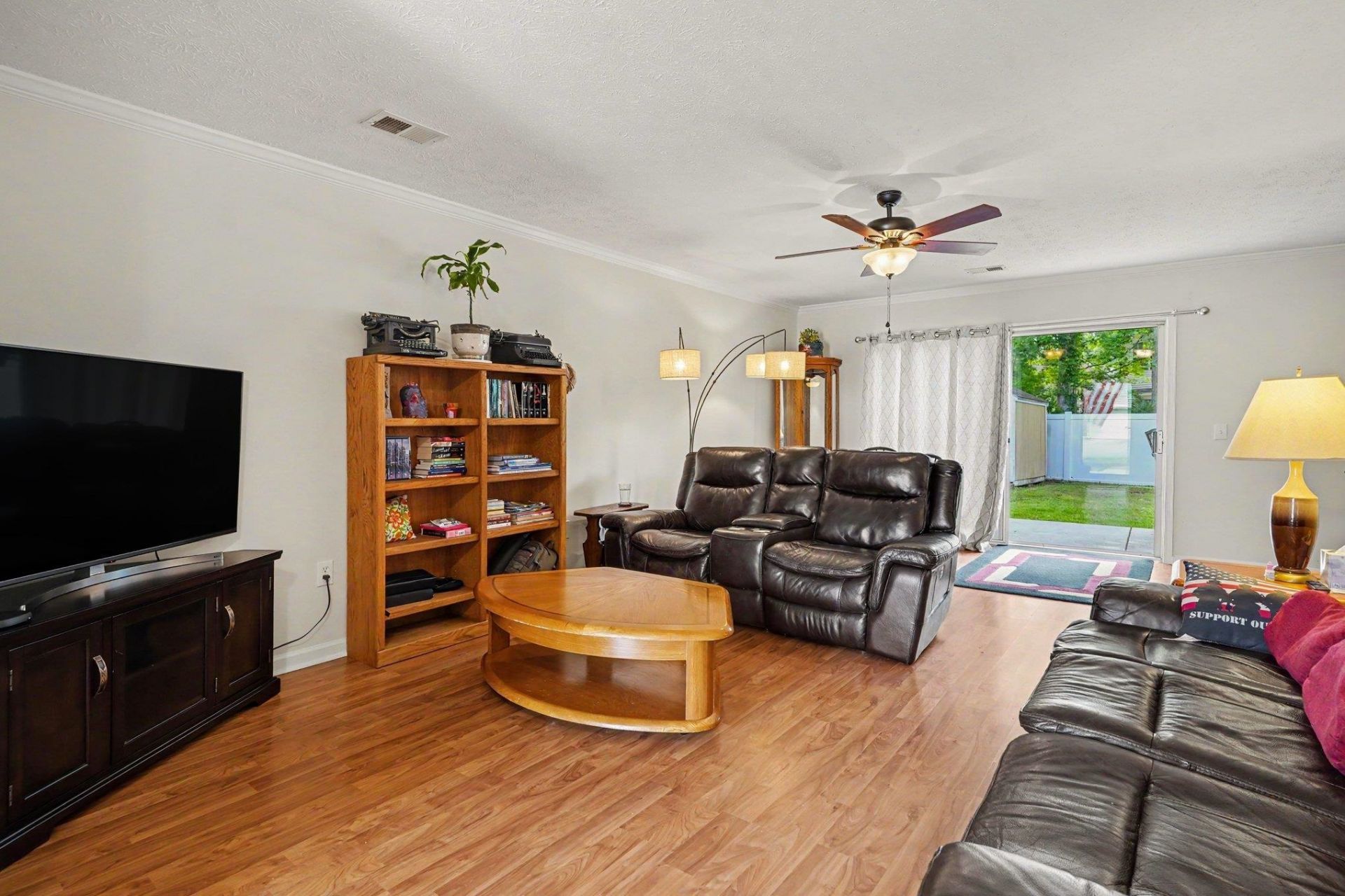 2033 Chadbury Ln.  Photo 4
