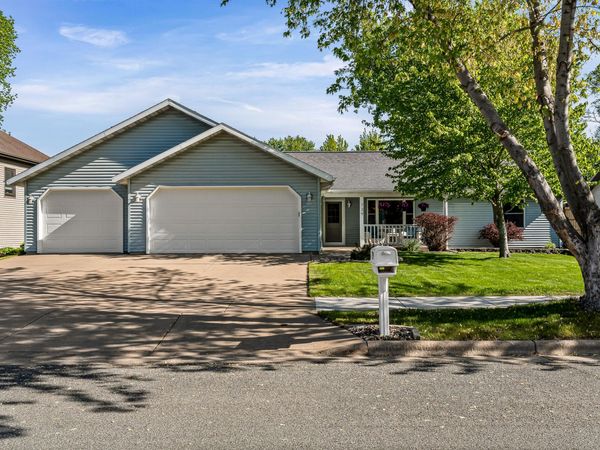 739 Shelly Ln, Onalaska, WI 54650