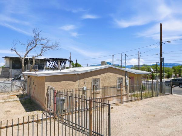 721 Isleta Boulevard SW, Albuquerque, NM 87105