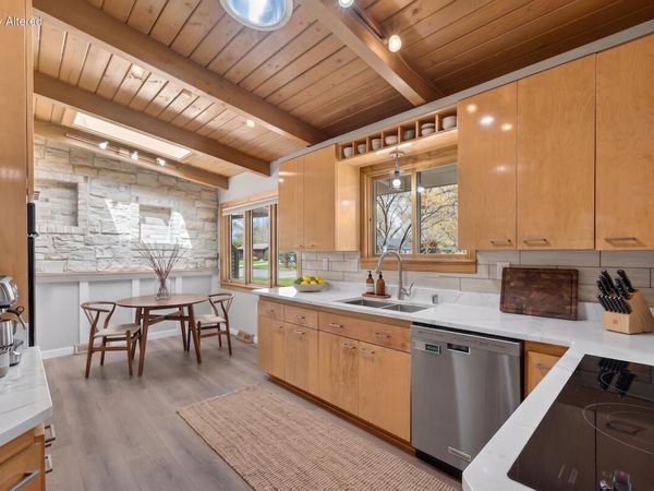 807 Wahner PLACE, Bayside, WI 53217