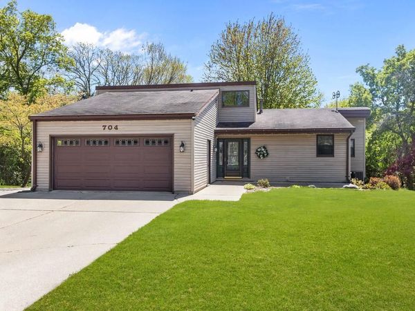 704 MILLER LANE COURT, Kaukauna, WI 54130