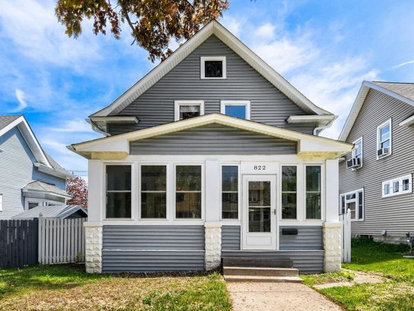 822 Smith Avenue S, Saint Paul, MN 55107