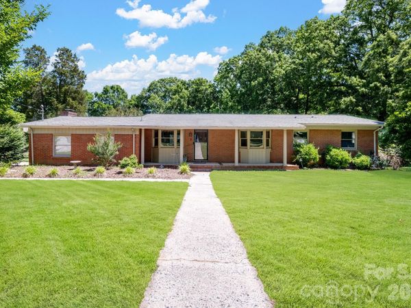 624 Patricia Avenue , Harrisburg, NC 28075