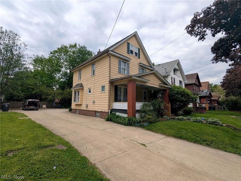 876 Avon Street, Akron, OH 44310 Photo 2