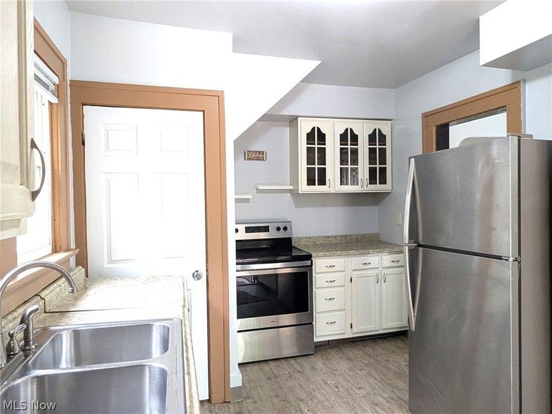 876 Avon Street, Akron, OH 44310 Photo 8