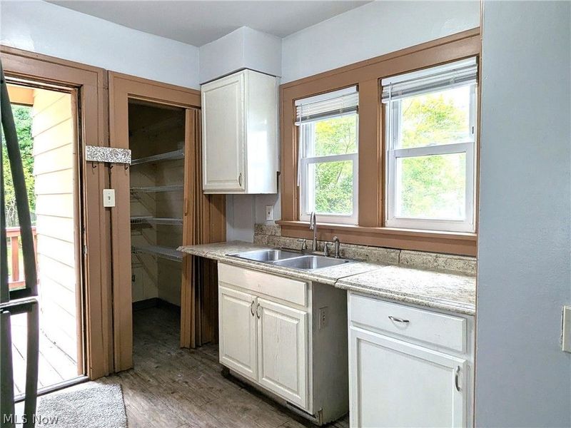 876 Avon Street, Akron, OH 44310 Photo 9