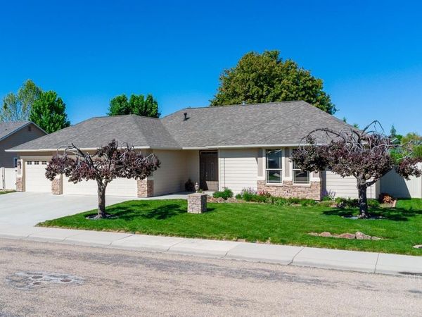 345 N Magnolia Pl., Middleton, ID 83644
