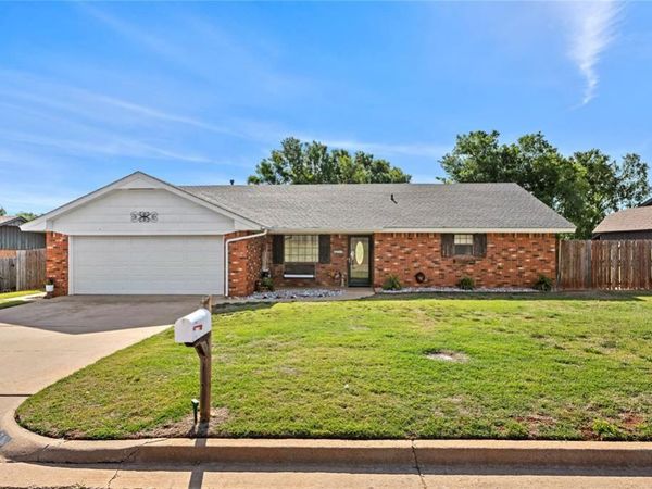 7 Easy Street, Clinton, OK 73601