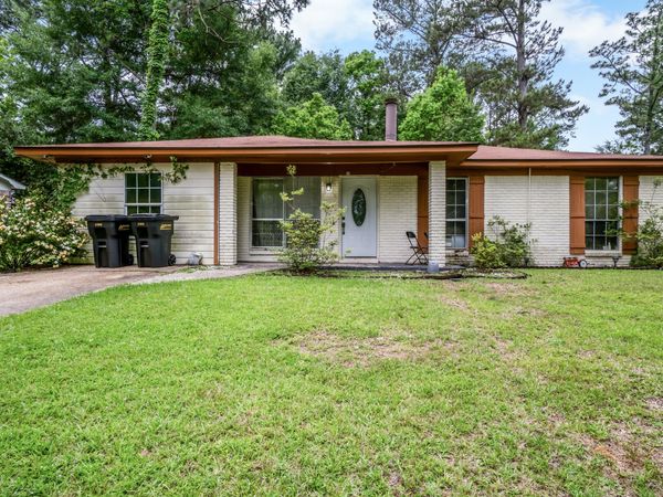 104 Ginger Dr., Hattiesburg, MS 39402