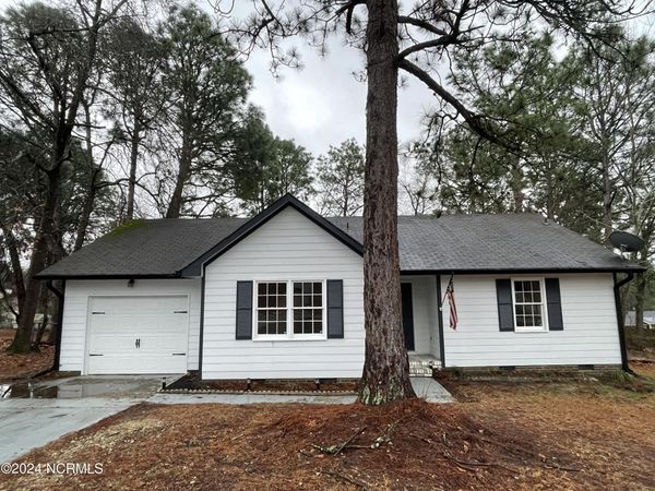 3332 Redfox Road , Spring Lake, NC 28390