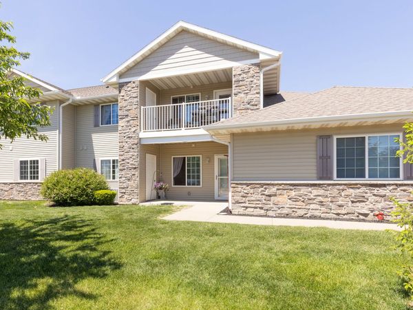 240 E Franklin Street, Unit 204, Eldridge, IA 52748