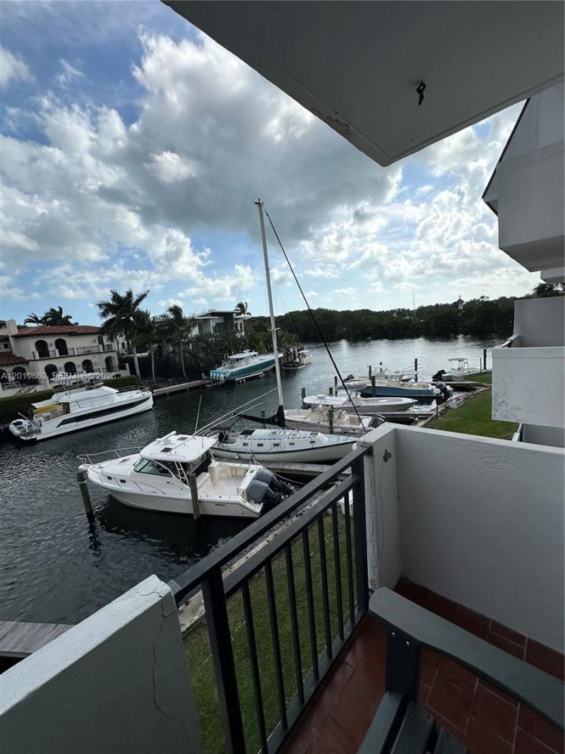 6901 Edgewater Dr, Unit 317, Coral Gables, FL 33133 Photo