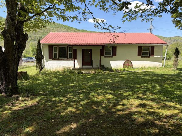 10545 Pocahontas Trl, White Sulphur Springs, WV 24986