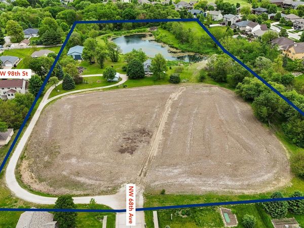 9800 NW 68th Avenue, Johnston, IA 50131