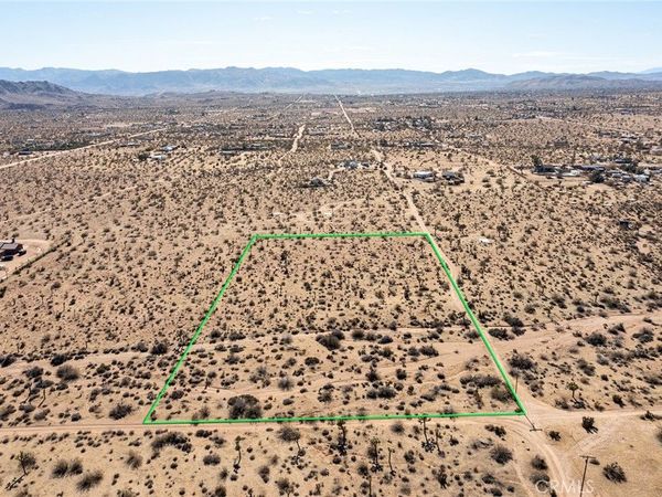 59525 La Crescenta Drive, Yucca Valley, CA 92284