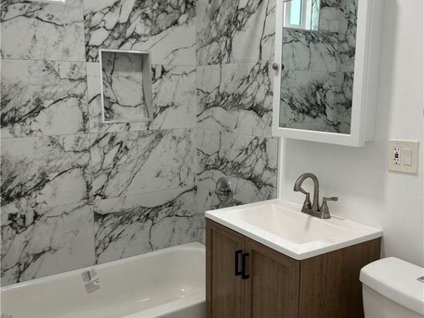 212 South Lake St., Los Angeles, CA 90057
