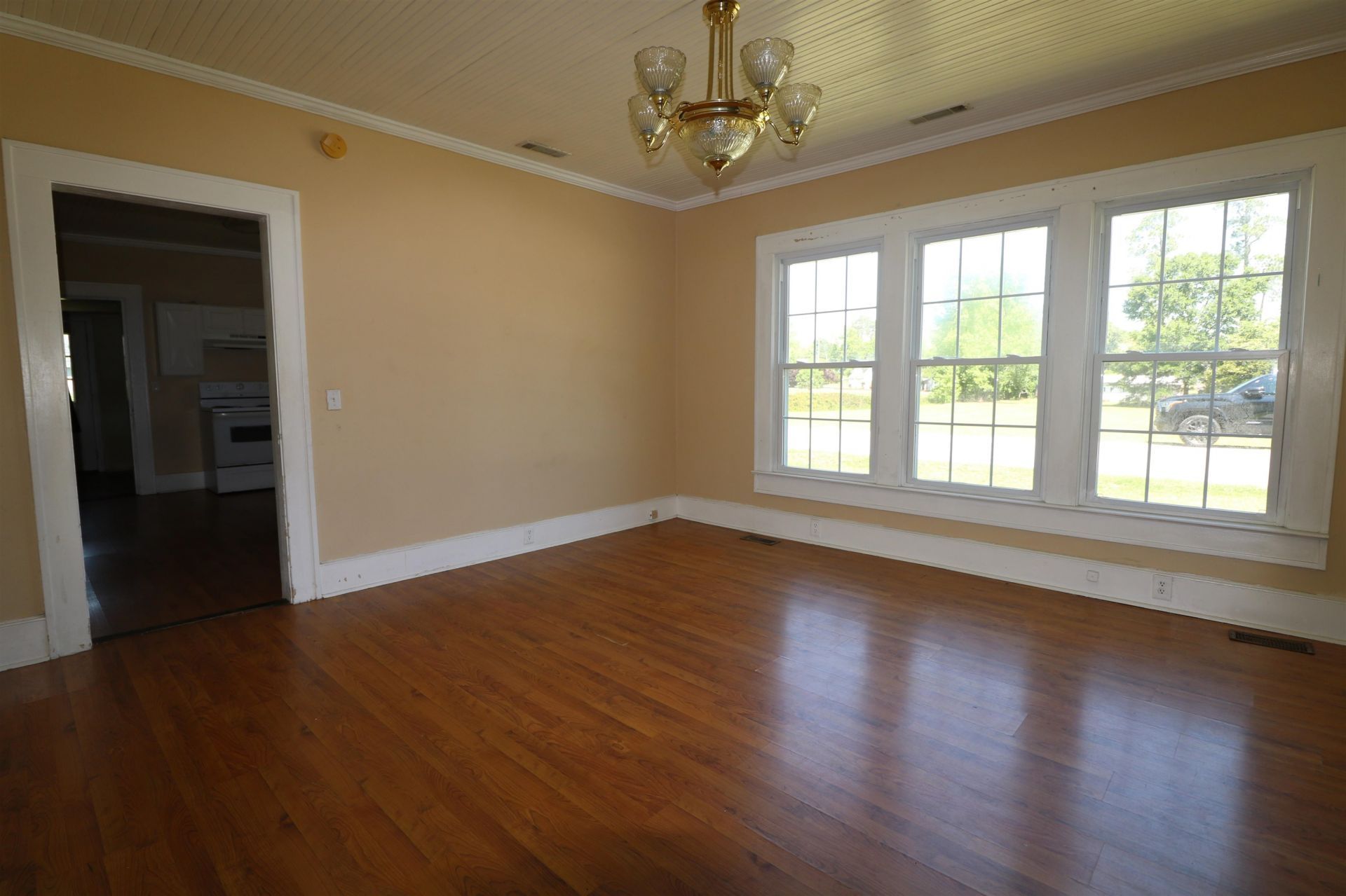 302 S Main St. Photo 10