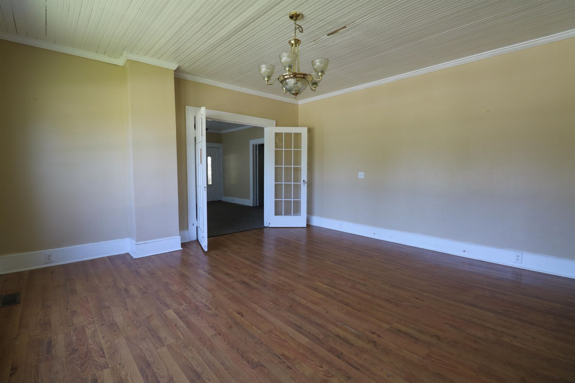 302 S Main St. Photo 11