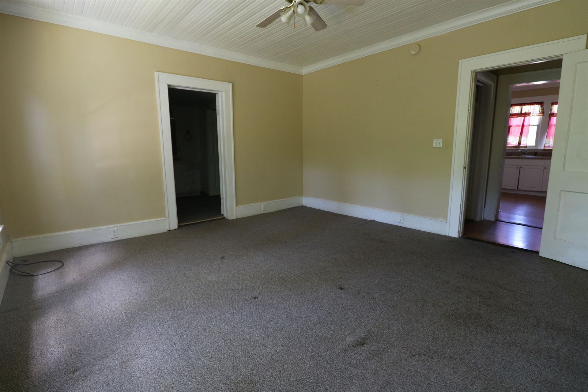 302 S Main St. Photo 13