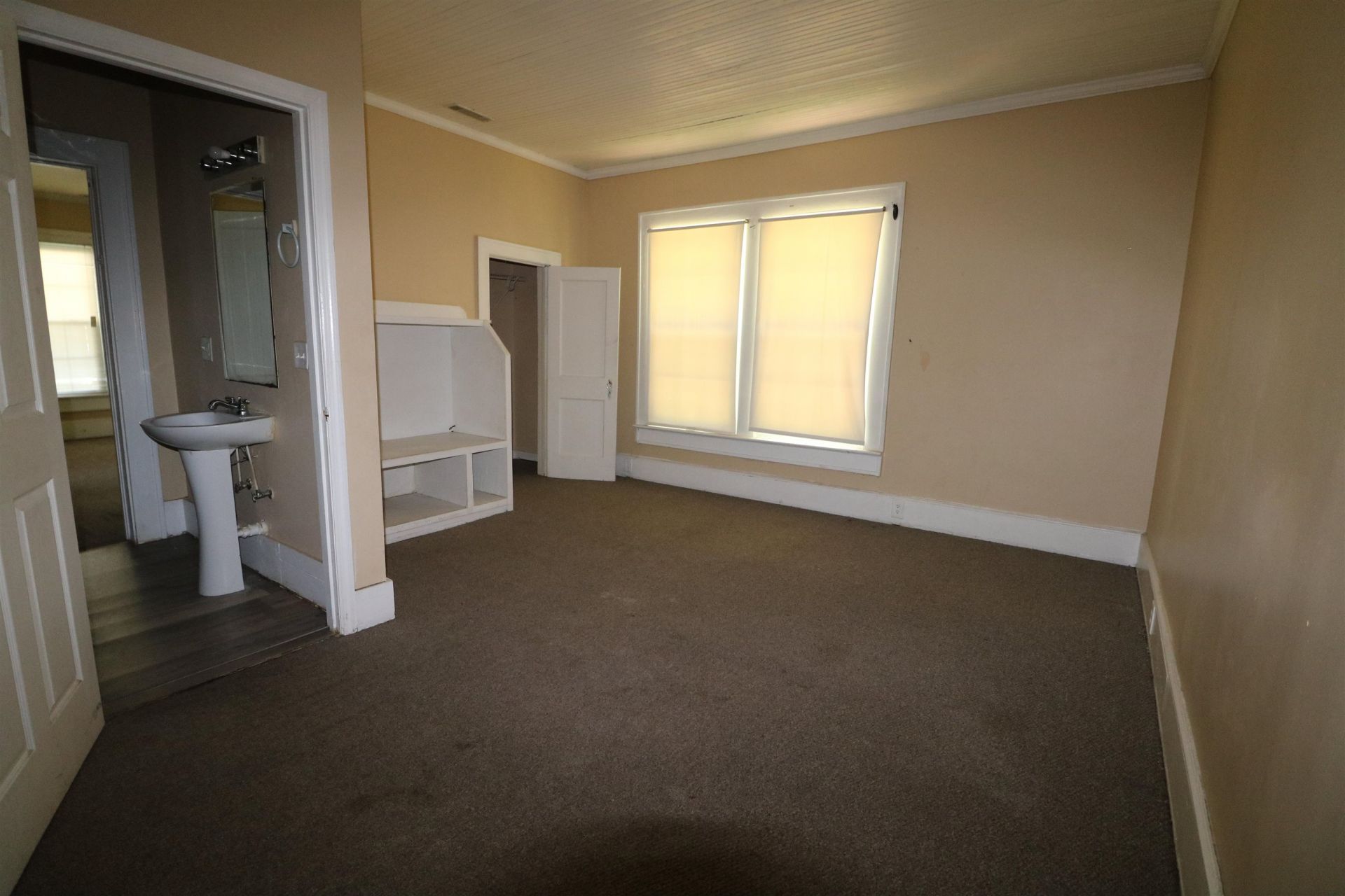 302 S Main St. Photo 16