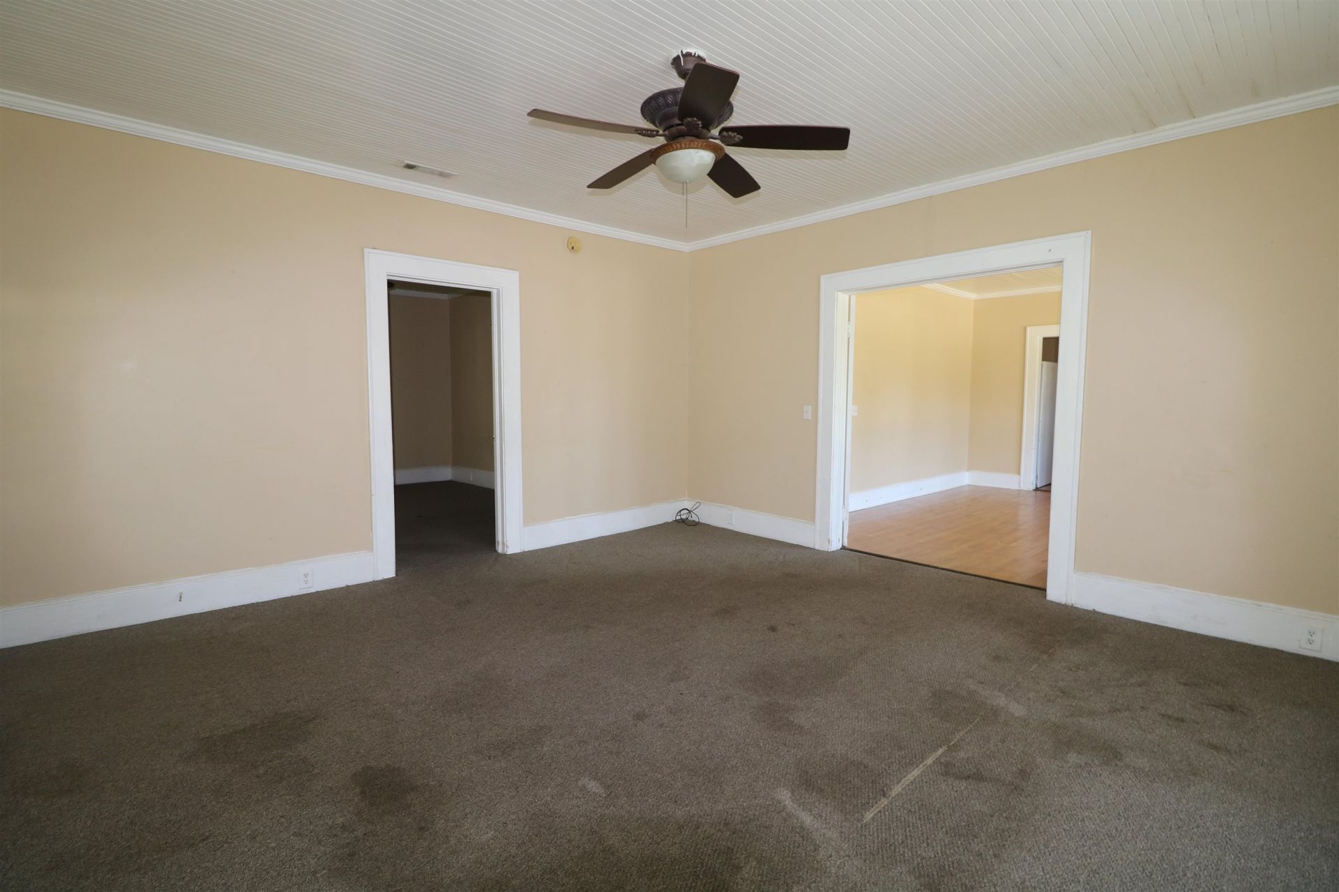 302 S Main St. Photo 6