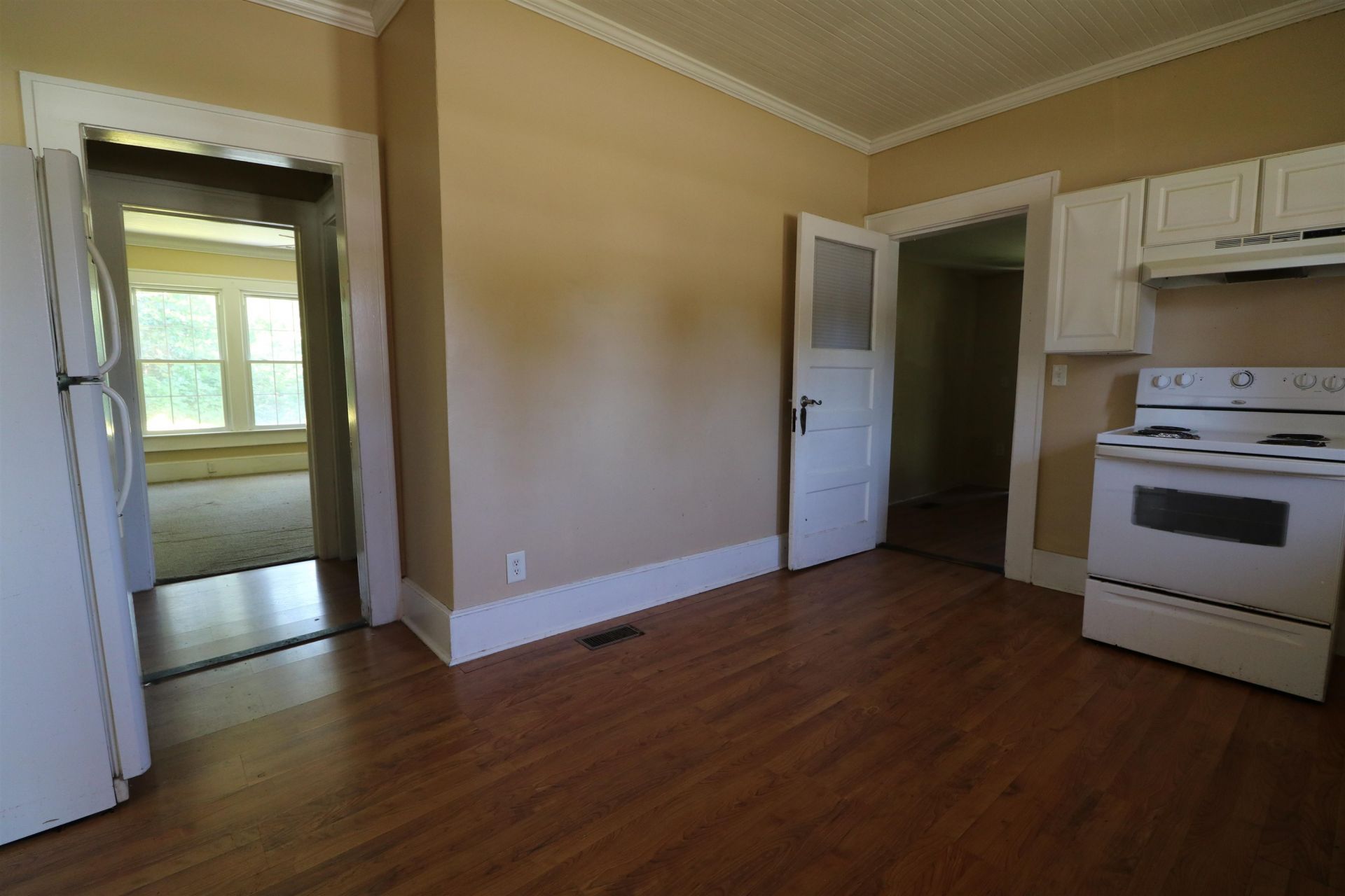 302 S Main St. Photo 8