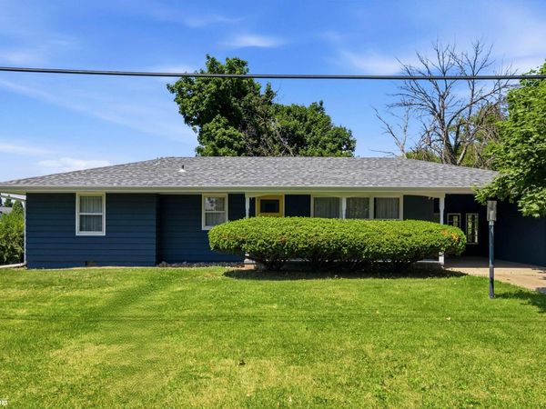 711 12Th Avenue, Grinnell, IA 50112