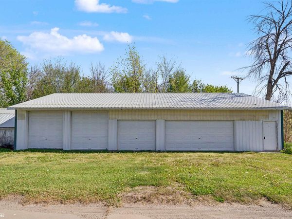 101 Front Street, Gladbrook, IA 50635