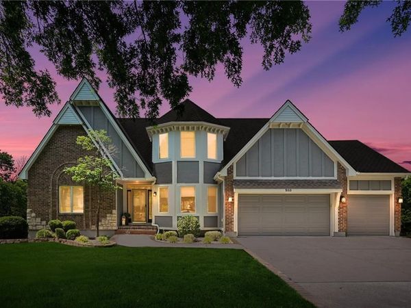 980 NW High Point Drive, Lee's Summit, MO 64081