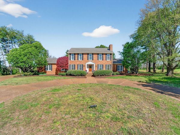 1553 N Main St , Mount Pleasant, TN 38474