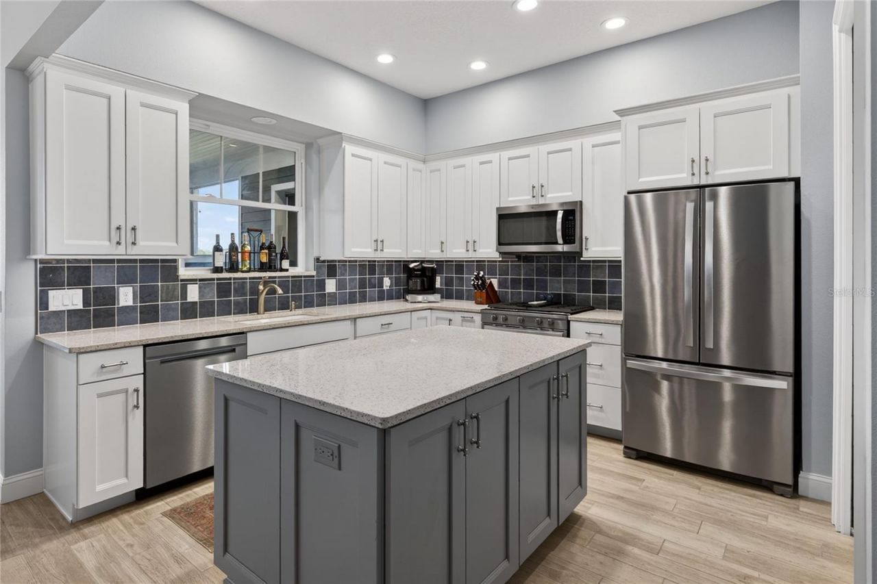 260 S Central Avenue , Umatilla, FL 32784 Photo