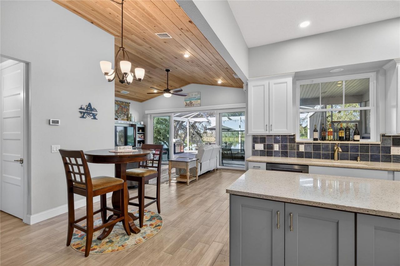 260 S Central Avenue , Umatilla, FL 32784 Photo