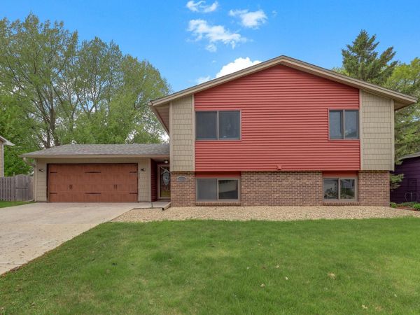 2566 Cochrane Drive, Woodbury, MN 55125