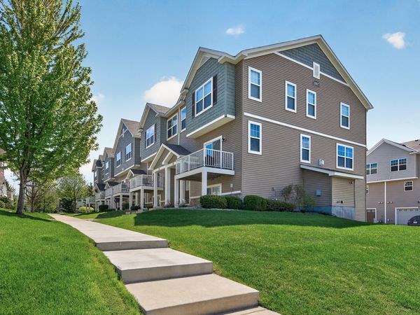 1957 Commonwealth Boulevard, Unit 4, Chanhassen, MN 55317