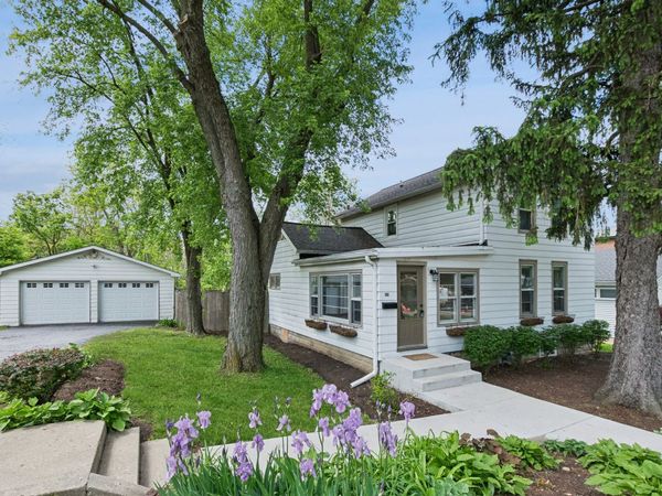 634 E 5th Avenue , Naperville, IL 60563