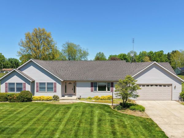 29376 Saddlebred Lane, Dowagiac, MI 49047