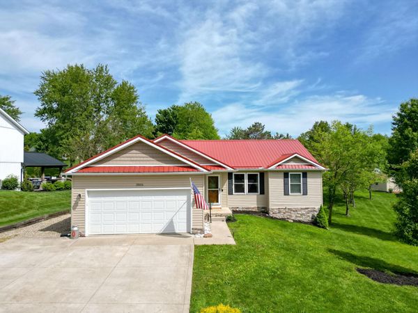 3806 Apple Valley Drive , Howard, OH 43028