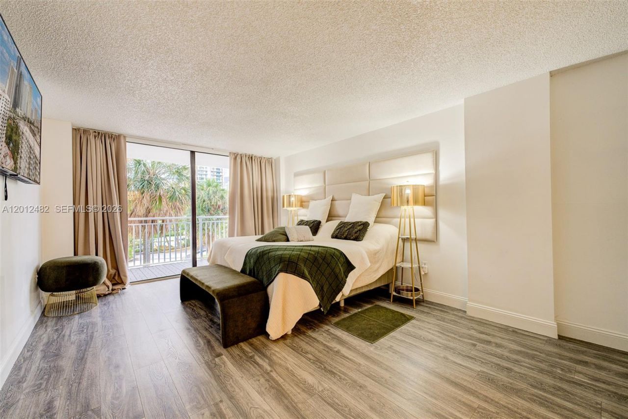 210 174th St , Unit 312, Sunny Isles Beach, FL 33160 Photo