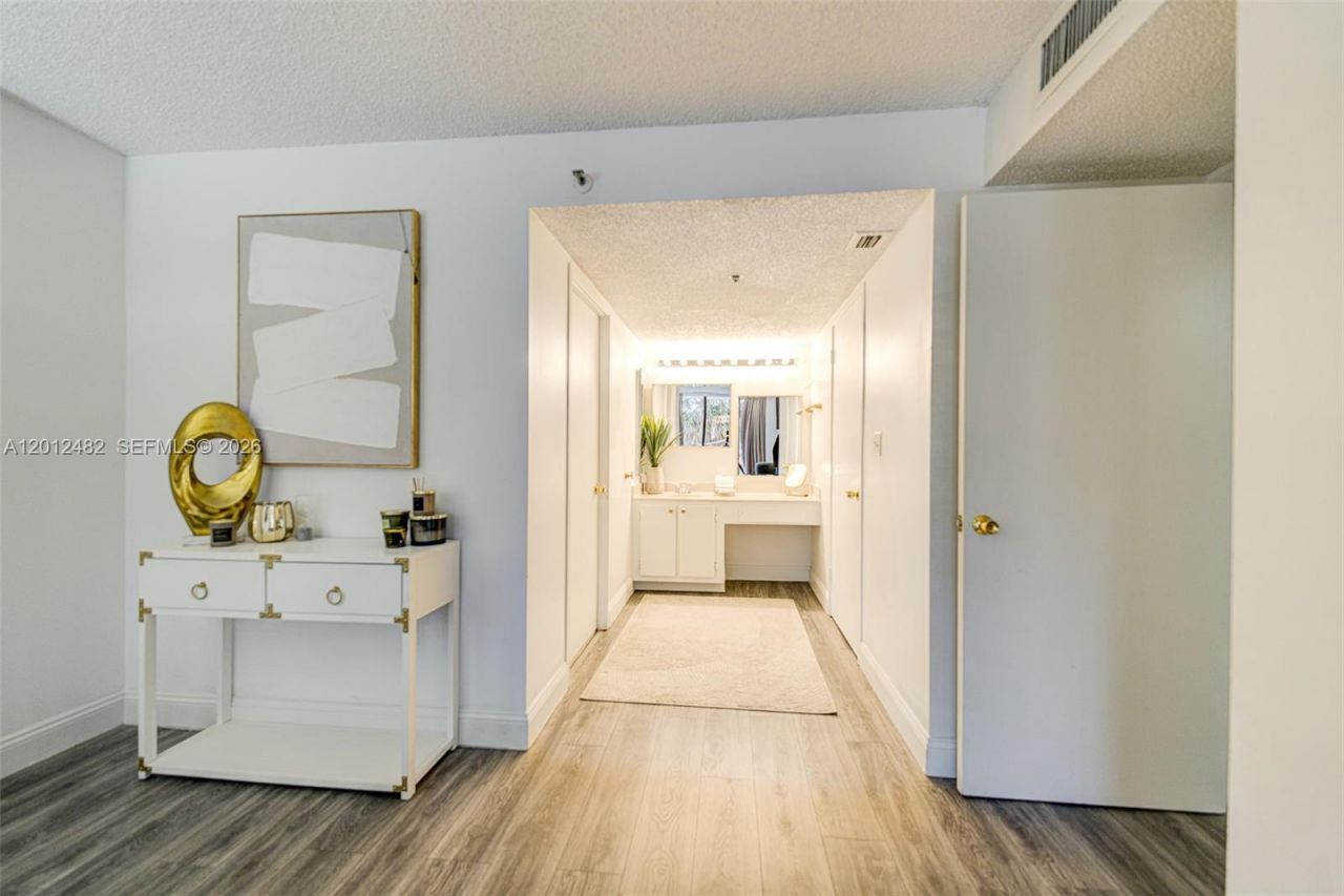 210 174th St , Unit 312, Sunny Isles Beach, FL 33160 Photo