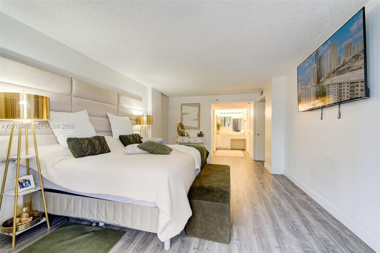 210 174th St , Unit 312, Sunny Isles Beach, FL 33160 Photo