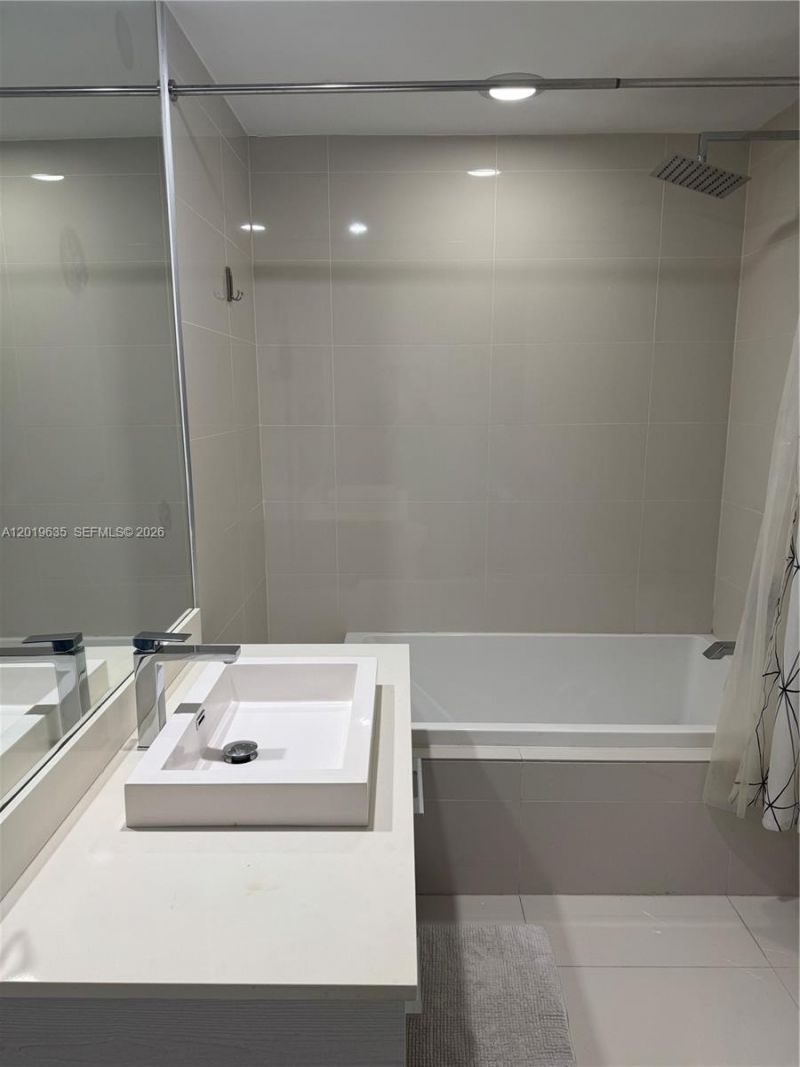 55 SW 9th St , Unit 1810, Miami, FL 33130 Photo